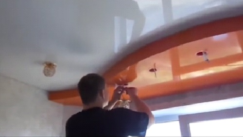Секреты установки точечных светильников в натяжной потолок
